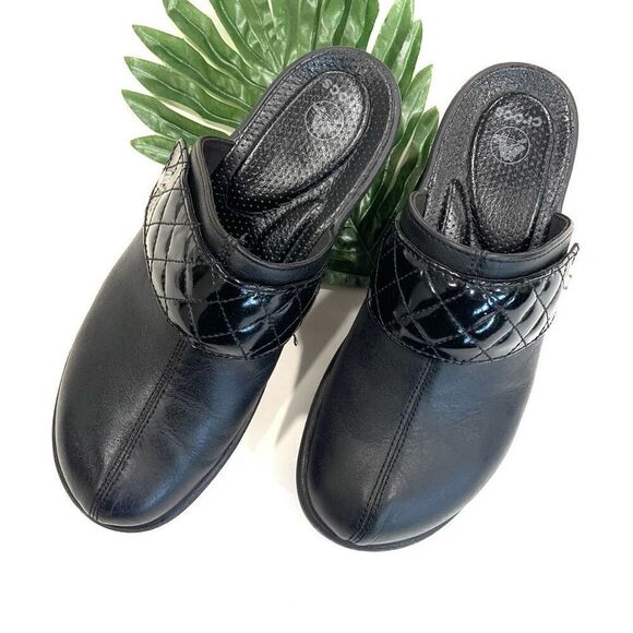 CROCS Leather Clogs (Sz 9) - Picture 2 of 8